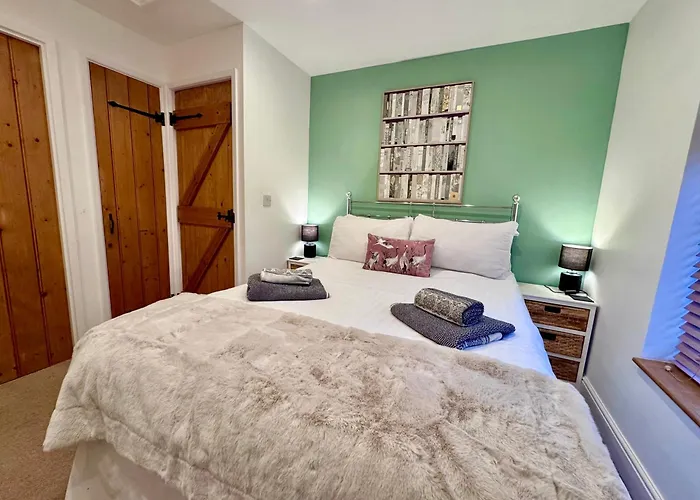 Little Knapp Cottage, East Of Church Road, Chichester, West Sussex Po19 7Yh