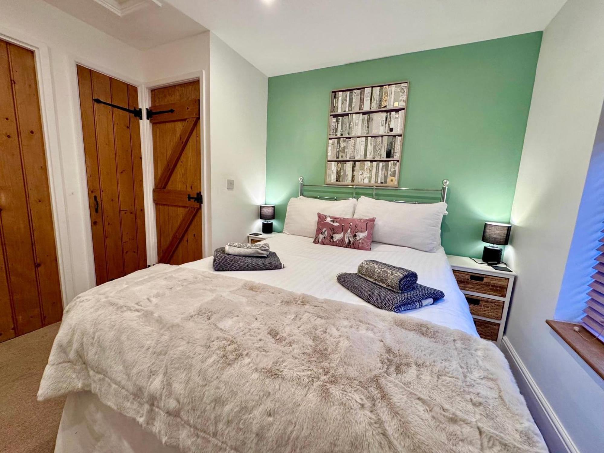 Ferienhaus Little Cottage, East Of Church Road, Chichester, West Sussex Po19 7yh *